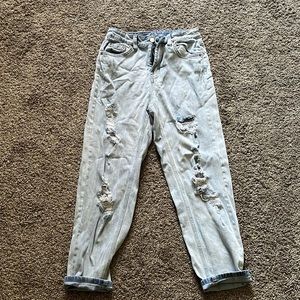 wild fable light wash high rise mom jeans in size 0